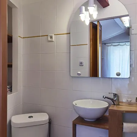 La Perriere, 住宿加早餐酒店 韦尔东的埃斯帕隆