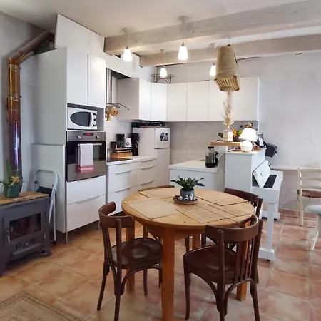 La Perriere, 住宿加早餐酒店